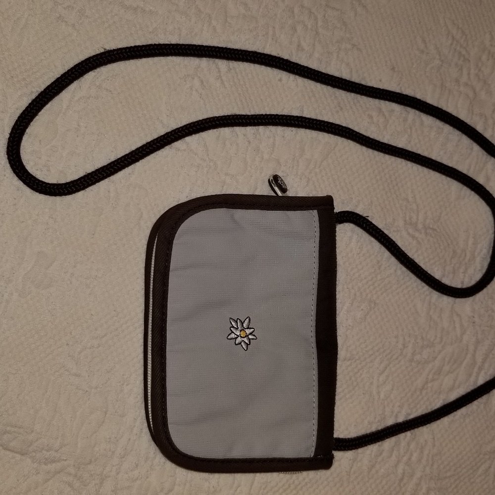 Zoe wallet with shoulder strap